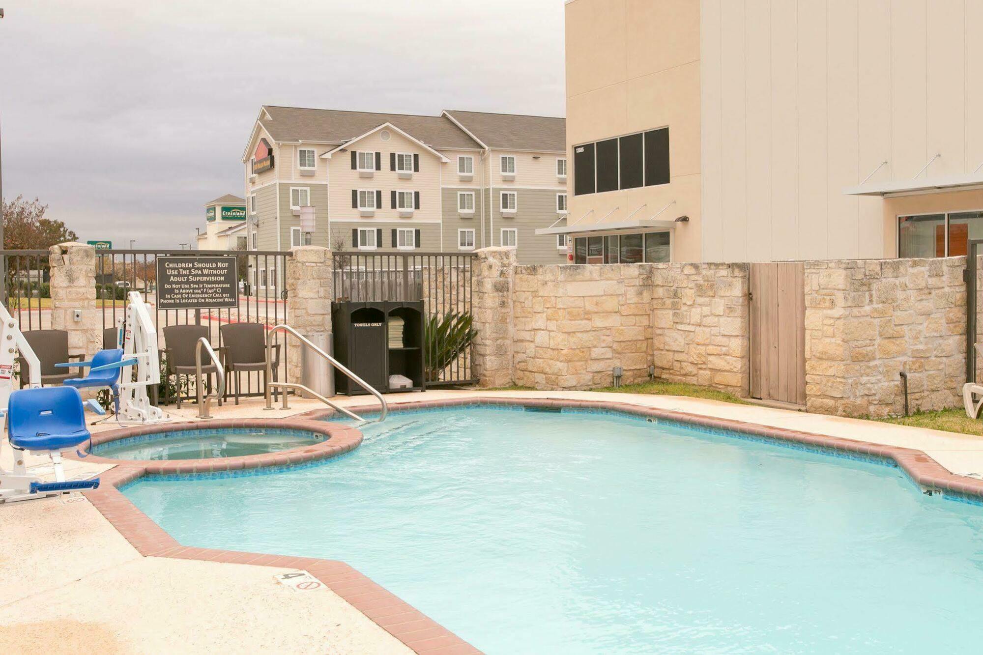 Comfort Suites Austin Nw Lakeline Экстерьер фото